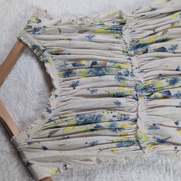 We The Free Cream and Blue Floral Top - Picture 4 of 5